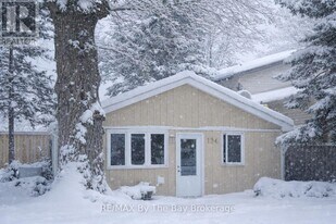 1239 Mosley St in Wasaga Beach, ON - Building Photo