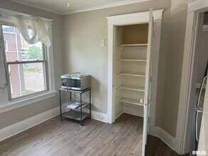 711 16th St in Moline, IL - Foto de edificio - Building Photo