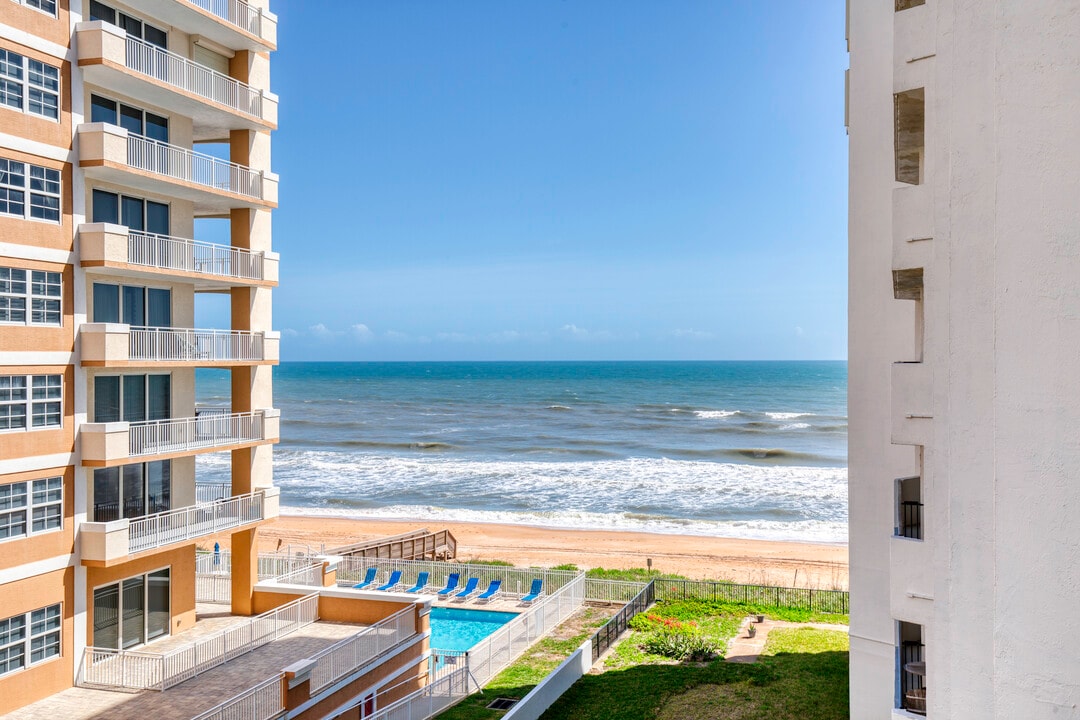 1415 Ocean Shore Blvd, Unit 309 in Ormond Beach, FL - Foto de edificio