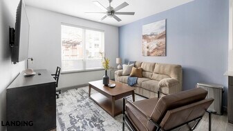 1001 S Center St in Arlington, TX - Building Photo