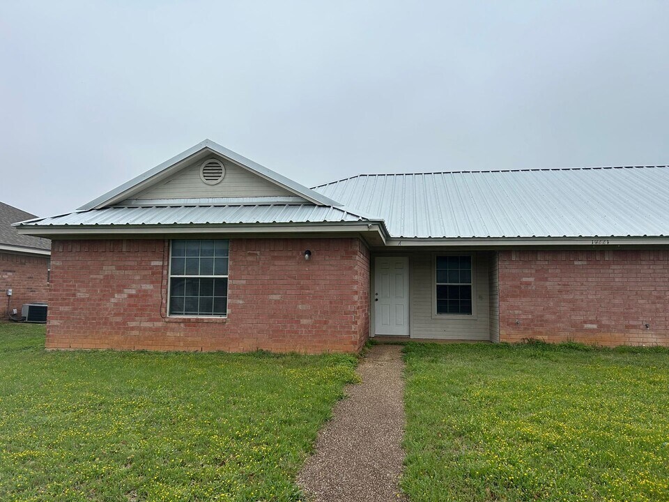 10221 Hyacinth Ln in Waco, TX - Building Photo