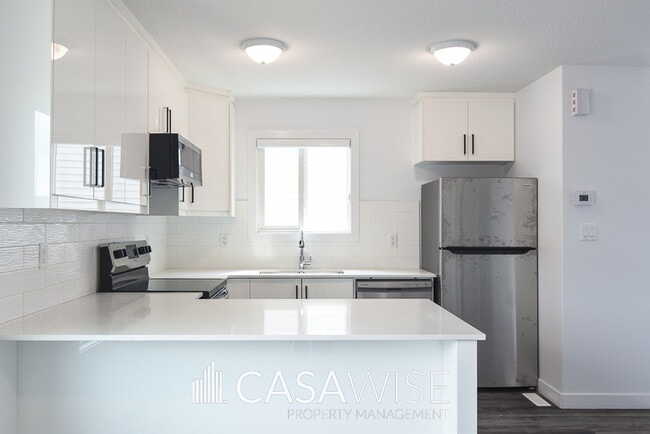 6508g-65175 175 Ave NW in Edmonton, AB - Building Photo - Building Photo