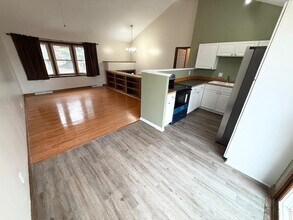 1128 28th St in Ames, IA - Building Photo - Building Photo