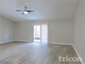 86216 Vegas Blvd in Yulee, FL - Foto de edificio - Building Photo