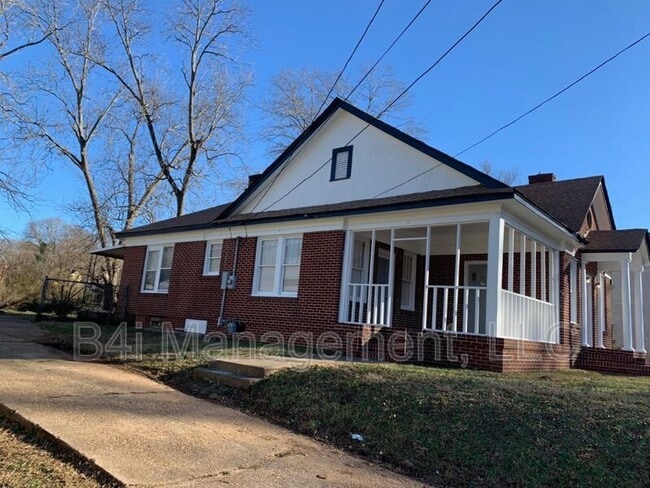 409 Whitesville Rd in Lagrange, GA - Building Photo - Building Photo