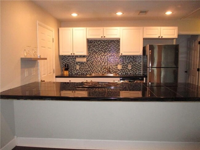 323 Palm St in St. Simons Island, GA - Building Photo - Building Photo