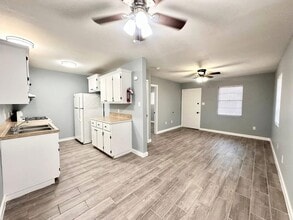 Maple Manor Apartments in McAllen, TX - Building Photo - Building Photo