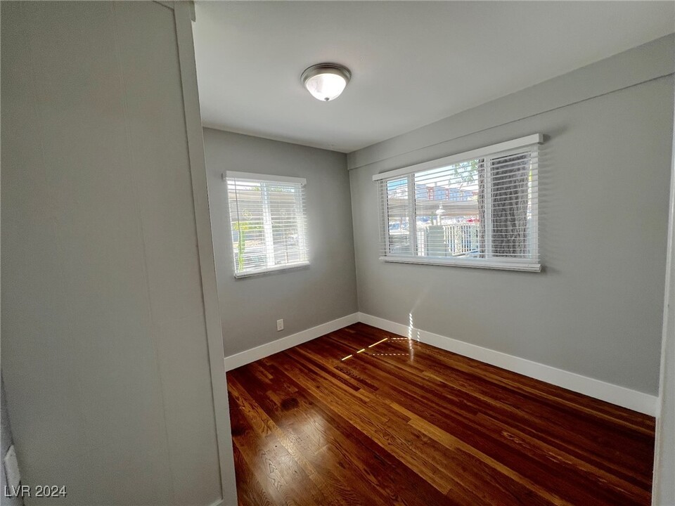 225 S 10th St-Unit -1 in Las Vegas, NV - Building Photo