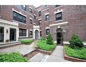 592 Washington St in Brookline, MA - Building Photo - Building Photo