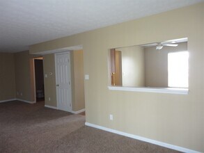 936 Hathaway Dr in Trenton, OH - Building Photo - Building Photo