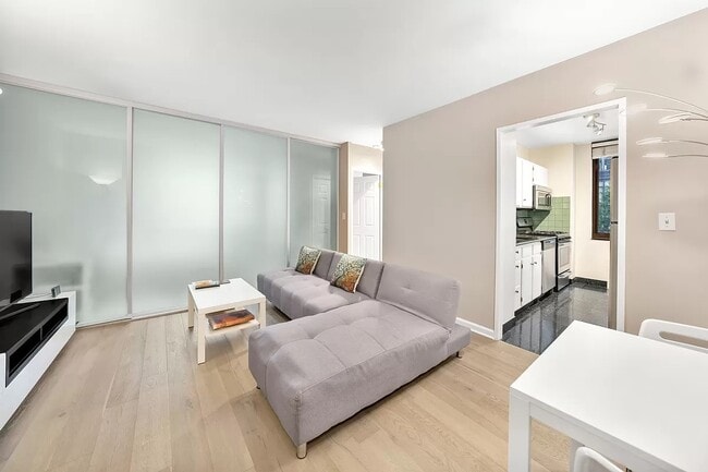 407 Park Ave S in New York, NY - Building Photo - Building Photo