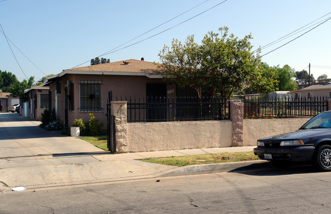 3701 W 104th St in Inglewood, CA - Foto de edificio