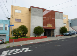 Parkview Manor Apartment in Daly City, CA - Building Photo - Building Photo