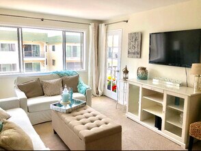 1600 Ardmore Ave, Unit 327 in Hermosa Beach, CA - Building Photo - Building Photo