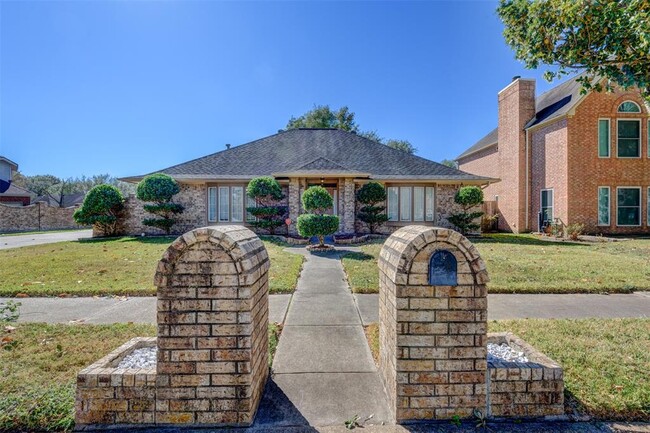 6502 Inverness Way in Pasadena, TX - Building Photo - Building Photo