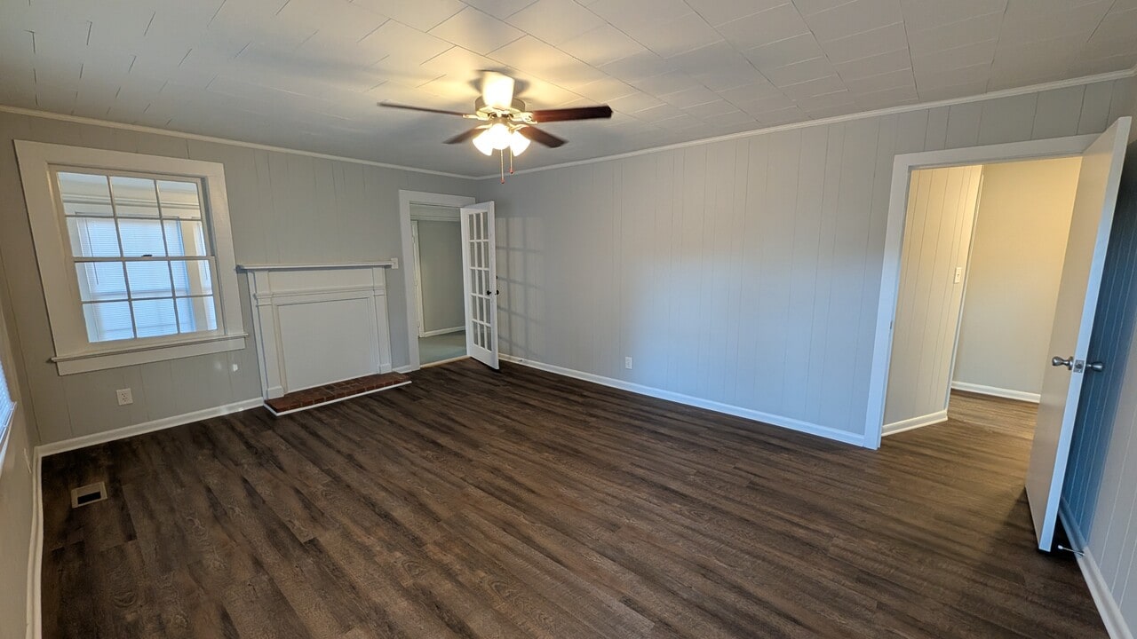 315 W Courtland Dr in Sanford, NC - Building Photo