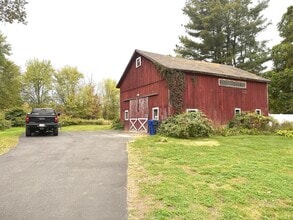 557 South St in Suffield, CT - Building Photo - Building Photo