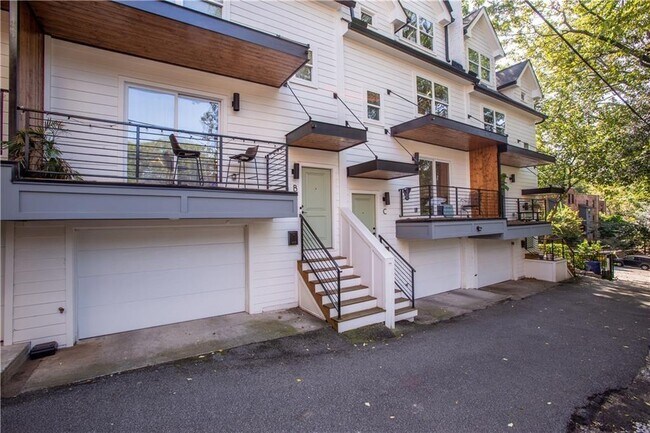 property at 704 Durant Pl NE