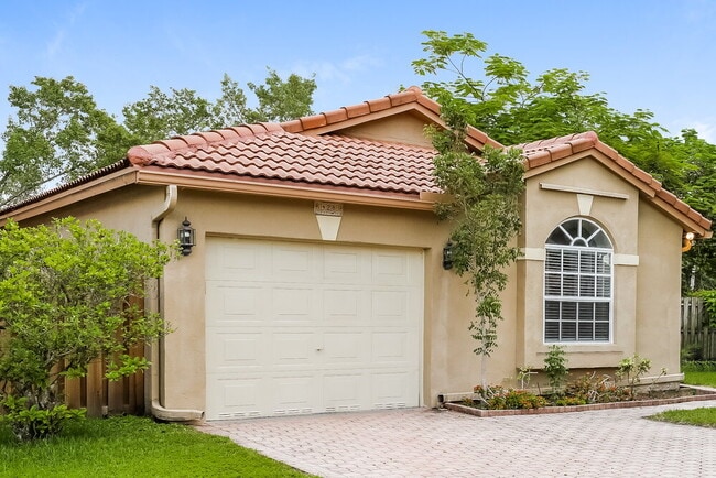 property at 428 Lakeside Cir