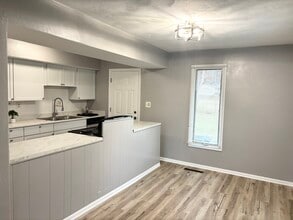 226-226 N Birchwood Dr in Muncie, IN - Building Photo - Building Photo