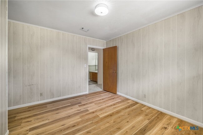 property at 516 W 14th St