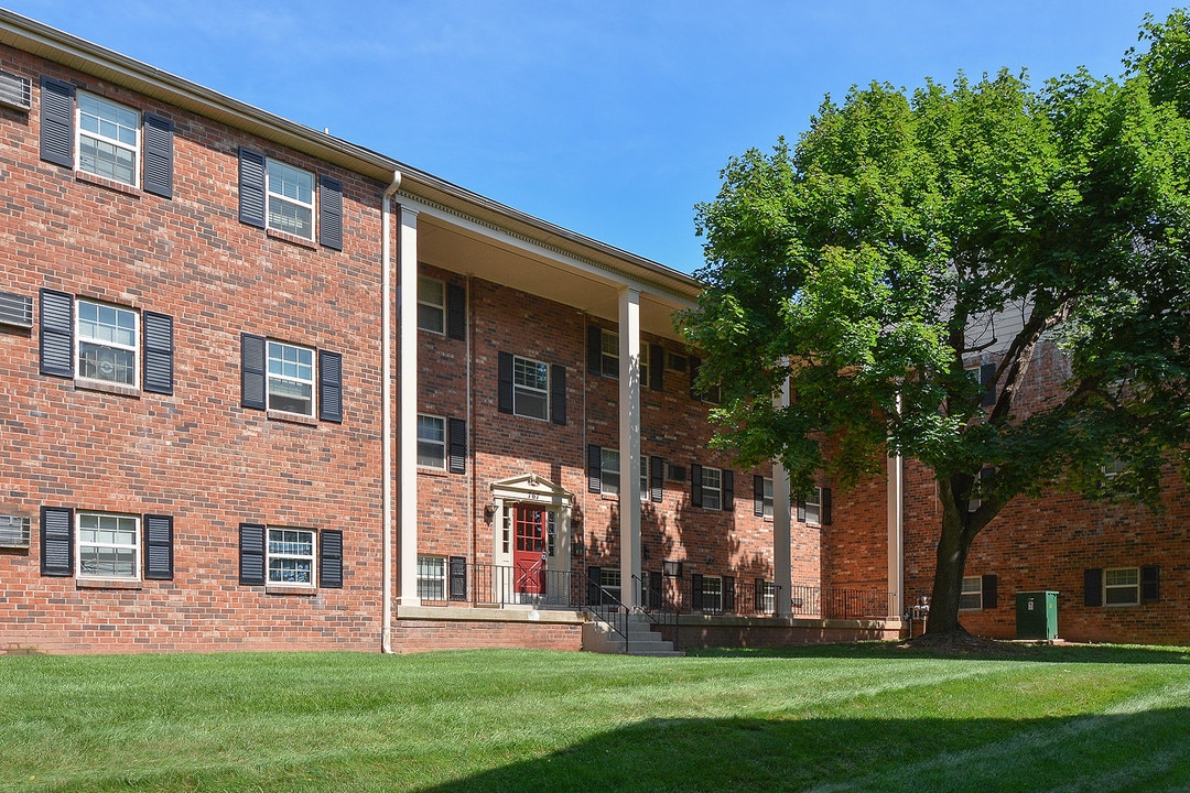Naamans Village Apartments in Claymont, DE - Foto de edificio