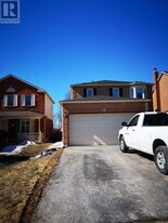 30 Burke Dr in Barrie, ON - Building Photo