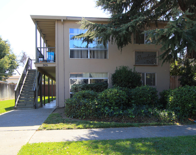 Broadway Street Apartments in Fairfield, CA - Building Photo - Building Photo