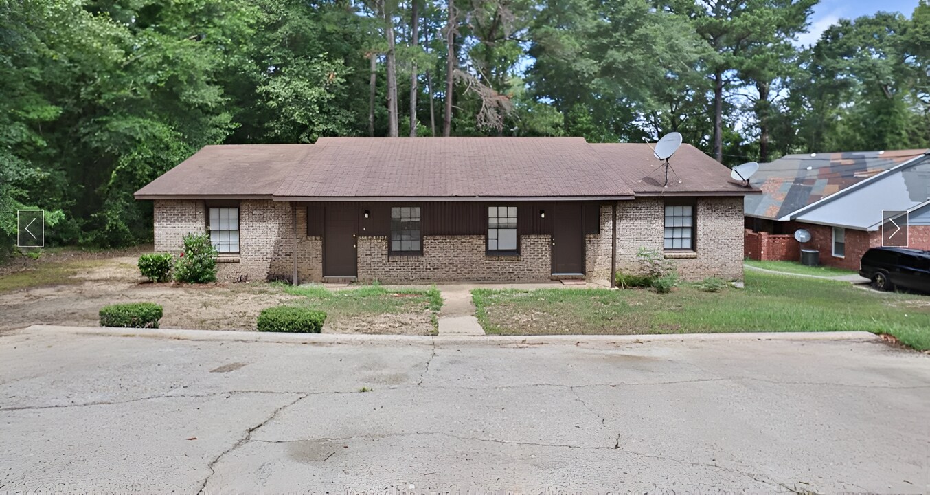 1704 12th Pl S, Unit B in Phenix City, AL - Building Photo