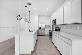 8356 NW 7th Pl in Plantation, FL - Foto de edificio - Building Photo