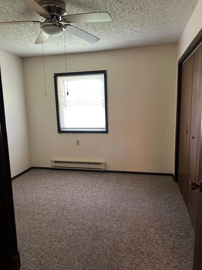 302 Fairground Rd in Versailles, MO - Building Photo - Building Photo