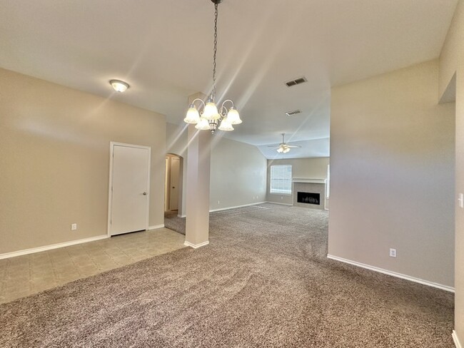 393 Molly Ln in Lindale, TX - Building Photo - Building Photo