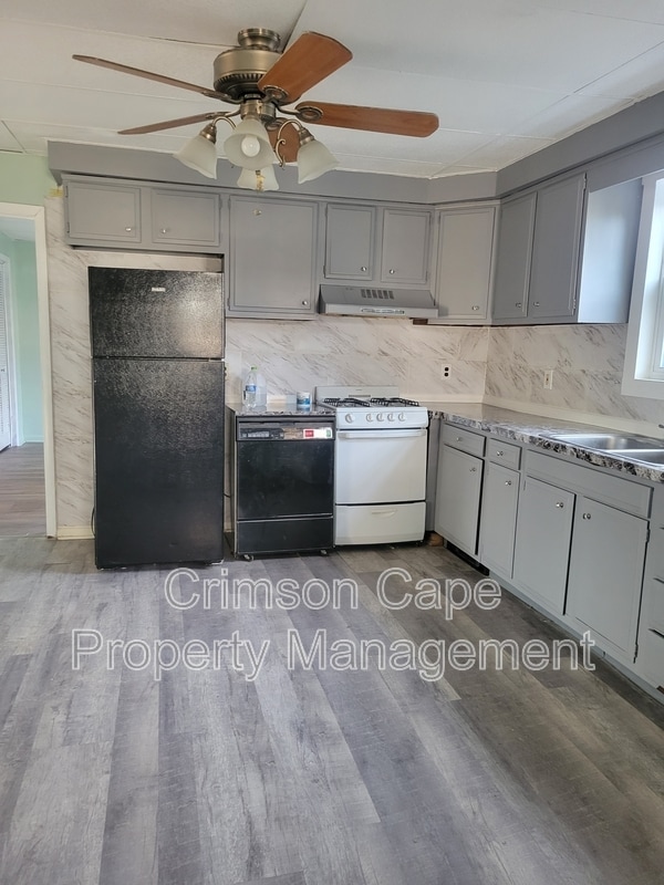 property at 366 Lynwood Ave