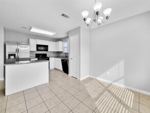 930 Paradise Rd in Baytown, TX - Building Photo - Building Photo