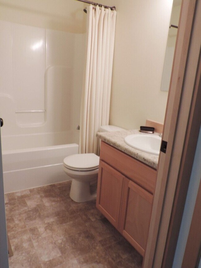 375 Adeline Dr in Stanley, ND - Building Photo - Building Photo