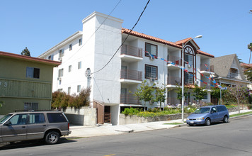 2969 San Marino St in Los Angeles, CA - Building Photo - Building Photo