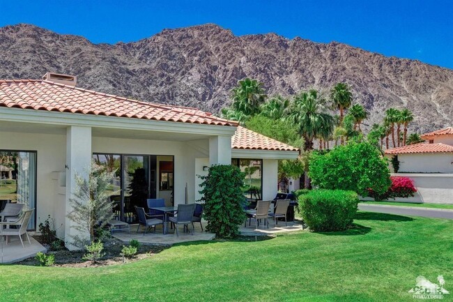 54892 Riviera in La Quinta, CA - Foto de edificio - Building Photo