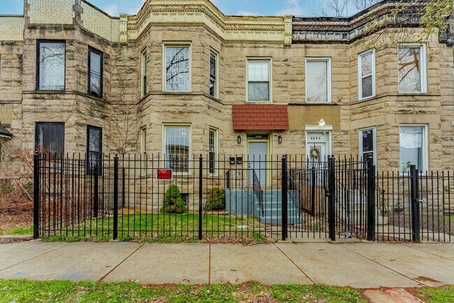 6602 S Marquette Rd in Chicago, IL - Foto de edificio - Building Photo