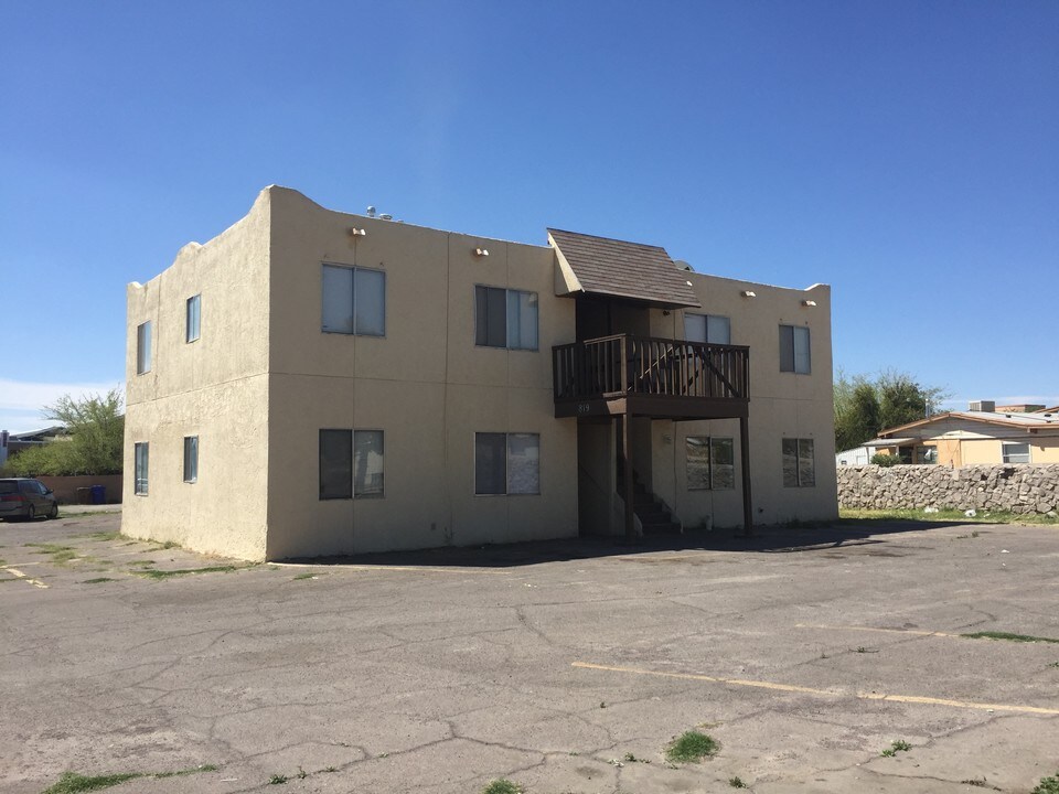 819 Parkview Dr in Las Cruces, NM - Foto de edificio
