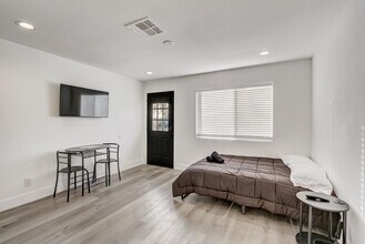 540 E Saint Louis Ave in Las Vegas, NV - Building Photo - Building Photo