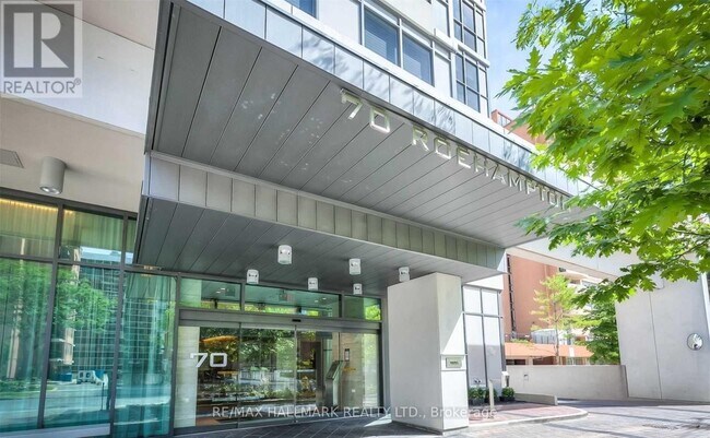 70 Roehampton Ave in Toronto, ON - Building Photo - Building Photo