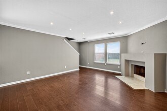 5615 W Harrow Dr in Houston, TX - Building Photo - Building Photo