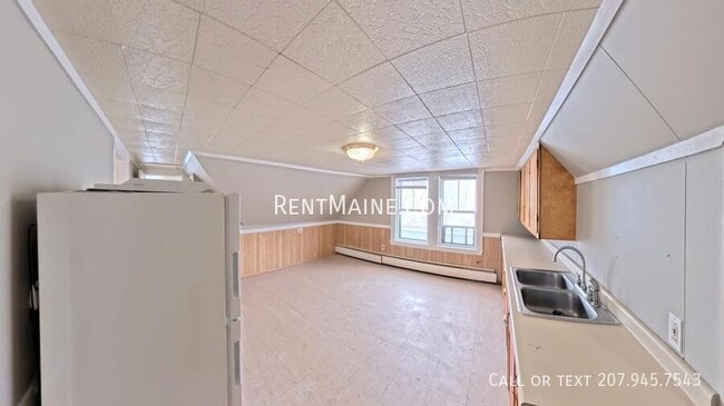 92 Clinton Ave, Unit A3 in Winslow, ME - Building Photo - Building Photo