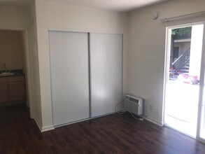 1427 Rock Glen Ave, Unit 4 in Glendale, CA - Foto de edificio - Building Photo