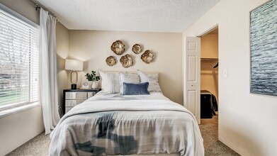 St. Moritz Apartments in Lakewood, CO - Foto de edificio - Building Photo