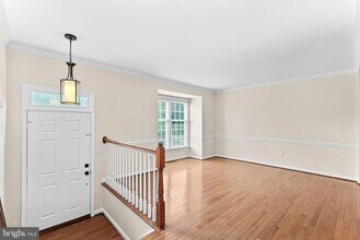 43362 Livery Square in Ashburn, VA - Foto de edificio - Building Photo