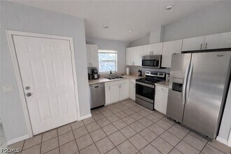 953 Eisenhower Blvd in Lehigh Acres, FL - Building Photo - Building Photo