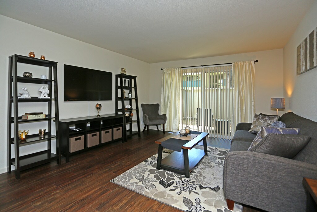 American River Commons Apartments in Sacramento, CA