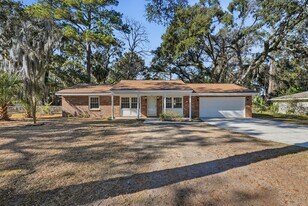 817 Walthour Rd in Savannah, GA - Building Photo