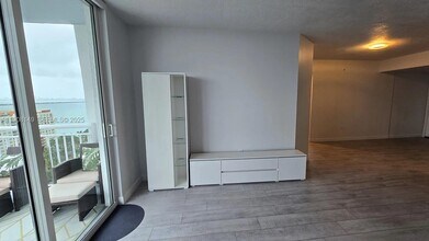 275 NE 18th St, Unit PH10 in Miami, FL - Foto de edificio - Building Photo